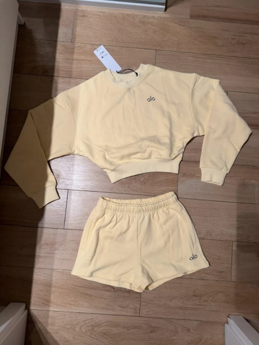 Alo Yoga Candle Yellow Cropped Sweatshirt & Shorts Set M